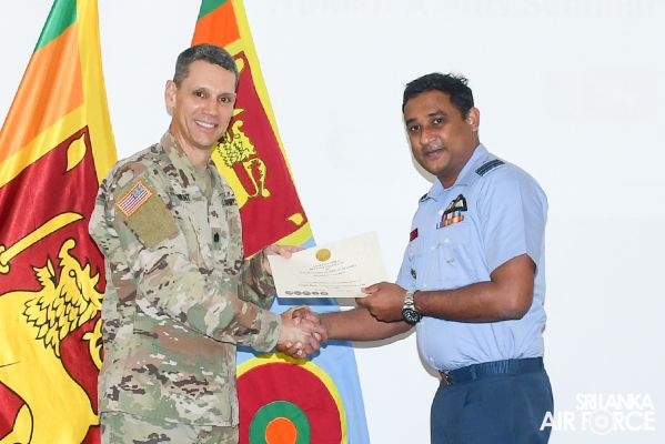US DEFENCE MEMBERS CONDUCT A KNOWLEDGE-SHARING SESSION FOR SLAF AND SL NAVY OFFICERS