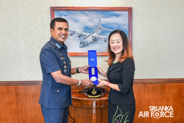 AMBASSADOR OF UNITED STATES OF AMERICA CALLS ON THE COMMANDER OF THE AIR FORCE