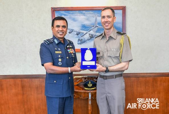 AMBASSADOR OF UNITED STATES OF AMERICA CALLS ON THE COMMANDER OF THE AIR FORCE