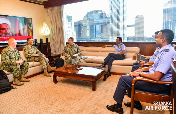 UNITED STATES DEFENCE OFFICIALS CALL ON THE COMMANDER