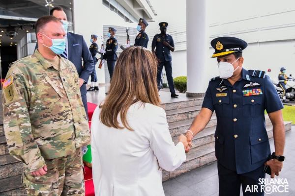 AMBASSADOR OF UNITED STATES CALLS ON THE COMMANDER OF THE AIR FORCE