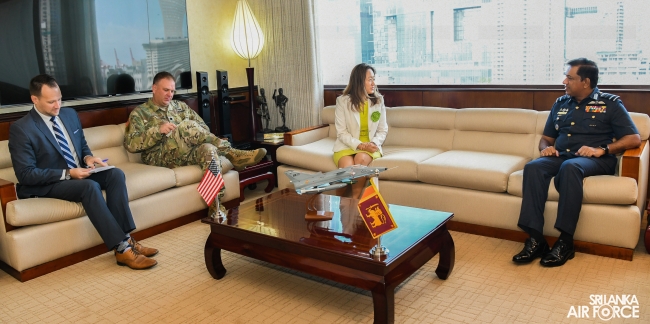 AMBASSADOR OF UNITED STATES CALLS ON THE COMMANDER OF THE AIR FORCE