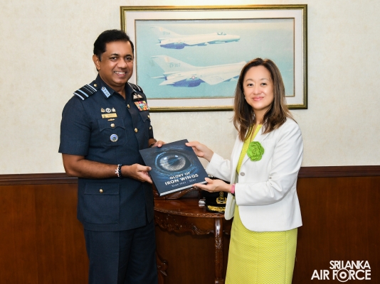 AMBASSADOR OF UNITED STATES CALLS ON THE COMMANDER OF THE AIR FORCE