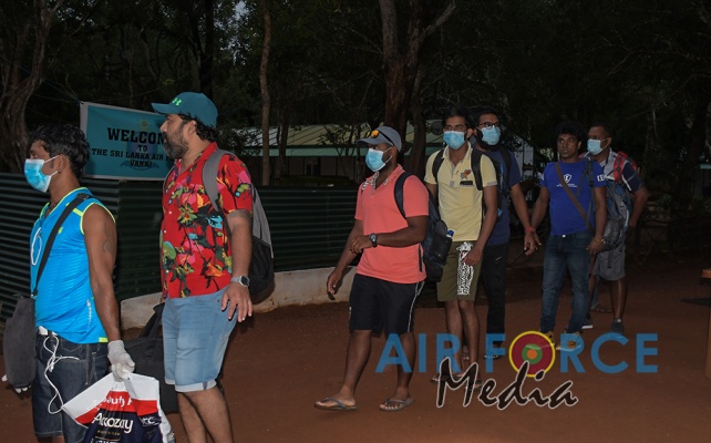 Civilians who Complete Quarantine Leave for Homes from Vanni