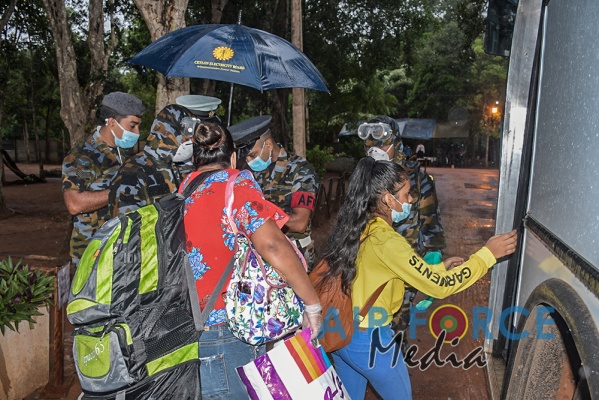 Civilians who Complete Quarantine Leave for Homes from Vanni