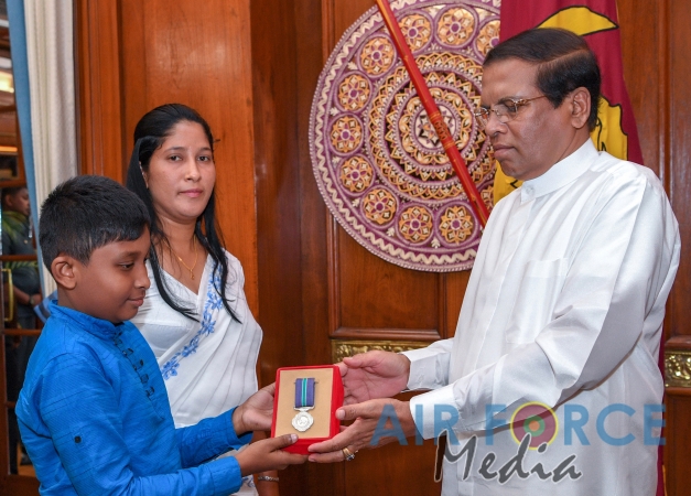Two Airmen conferred Weerodhara Vibushanaya (WV) medals.