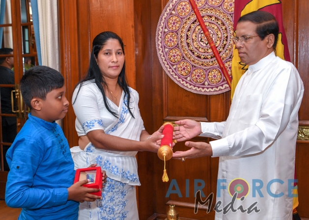 Two Airmen conferred Weerodhara Vibushanaya (WV) medals.