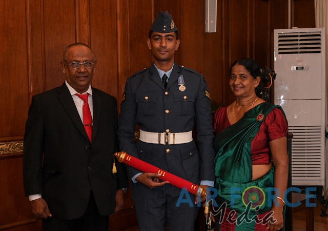 Two Airmen conferred Weerodhara Vibushanaya (WV) medals.