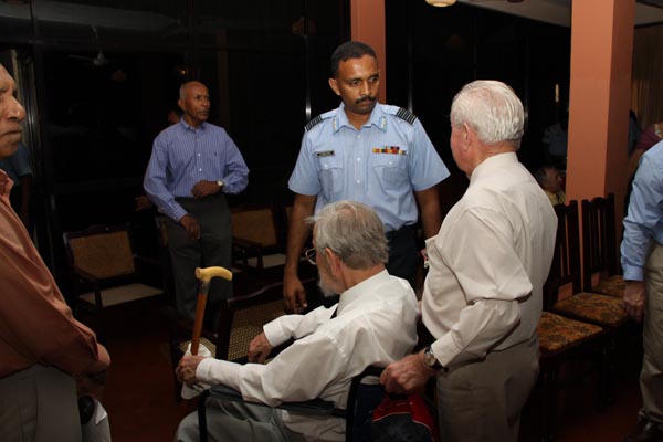 රාජකීය ගුවන් හමුදාවේ ප්රවීනයන් කොළඹ කදවුරේ සංචාරයක රාජකීය ගුවන් හමුදාවේ ප්රවීනයන් කොළඹ කදවුරේ සංචාරයක