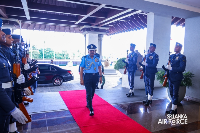 VICE CHIEF OF THE AIR STAFF OF THE INDIAN AIR FORCE CALLS ON COMMANDER OF THE SRI LANKA AIR FORCE