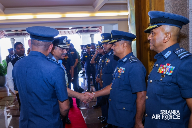 VICE CHIEF OF THE AIR STAFF OF THE INDIAN AIR FORCE CALLS ON COMMANDER OF THE SRI LANKA AIR FORCE