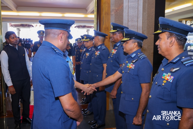 VICE CHIEF OF THE AIR STAFF OF THE INDIAN AIR FORCE CALLS ON COMMANDER OF THE SRI LANKA AIR FORCE