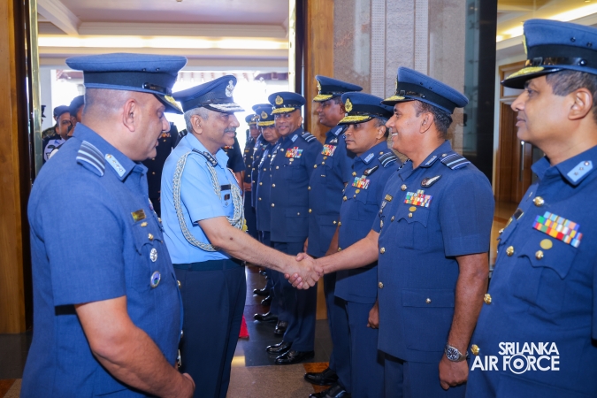 VICE CHIEF OF THE AIR STAFF OF THE INDIAN AIR FORCE CALLS ON COMMANDER OF THE SRI LANKA AIR FORCE