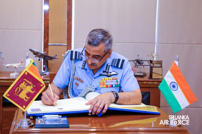 VICE CHIEF OF THE AIR STAFF OF THE INDIAN AIR FORCE CALLS ON COMMANDER OF THE SRI LANKA AIR FORCE