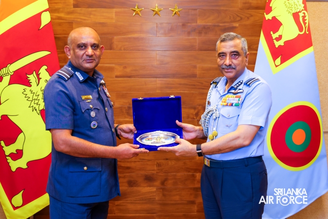 VICE CHIEF OF THE AIR STAFF OF THE INDIAN AIR FORCE CALLS ON COMMANDER OF THE SRI LANKA AIR FORCE