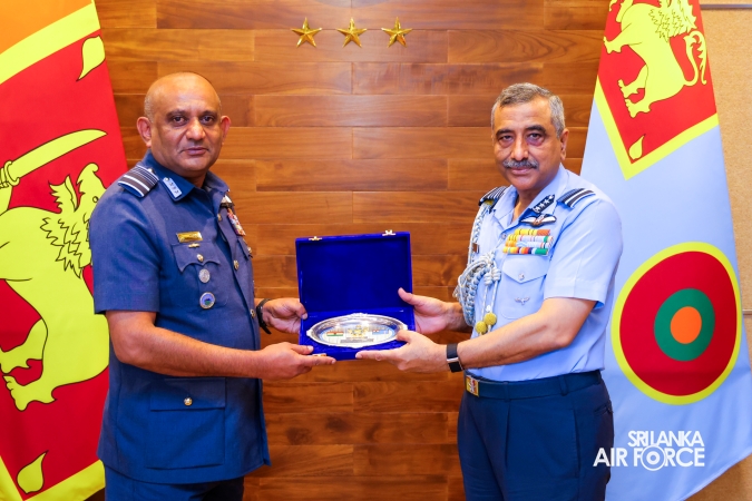 VICE CHIEF OF THE AIR STAFF OF THE INDIAN AIR FORCE CALLS ON COMMANDER OF THE SRI LANKA AIR FORCE