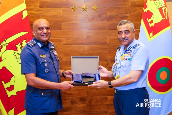 VICE CHIEF OF THE AIR STAFF OF THE INDIAN AIR FORCE CALLS ON COMMANDER OF THE SRI LANKA AIR FORCE