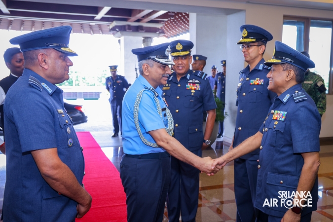 VICE CHIEF OF THE AIR STAFF OF THE INDIAN AIR FORCE CALLS ON COMMANDER OF THE SRI LANKA AIR FORCE