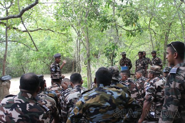 விமானம் இயக்கும் வேலையாட்களின் நீர் மற்றும் ஜங்கிள் சர்வைவல் பயிற்சி