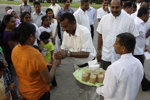 Wesak Bathi Gee Saraniya 2012