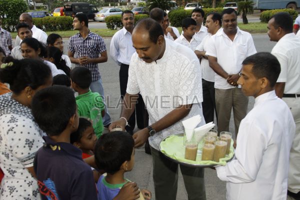Wesak Bathi Gee Saraniya 2012