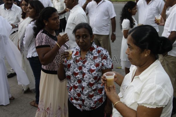 Wesak Bathi Gee Saraniya 2012
