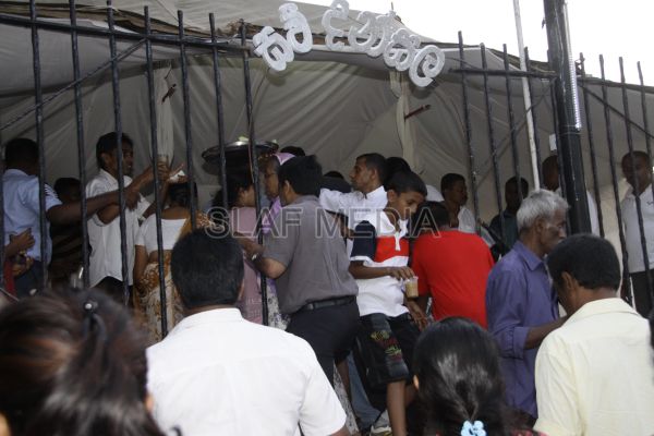 Wesak Bathi Gee Saraniya 2012