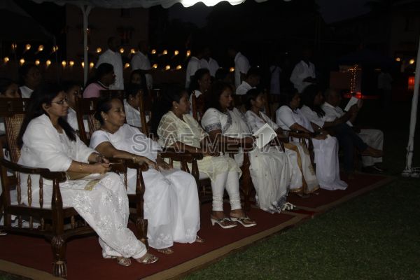 Wesak Bathi Gee Saraniya 2012