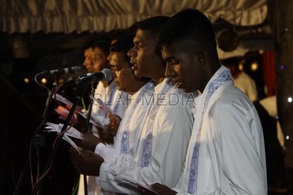 Wesak Bathi Gee Saraniya 2012