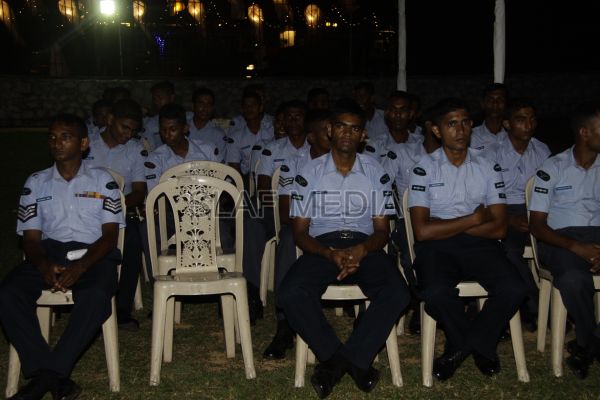 Wesak Bathi Gee Saraniya 2012