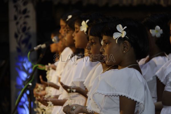 Wesak Bathi Gee Saraniya 2012