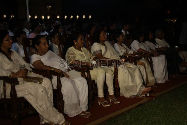 Wesak Bathi Gee Saraniya 2012