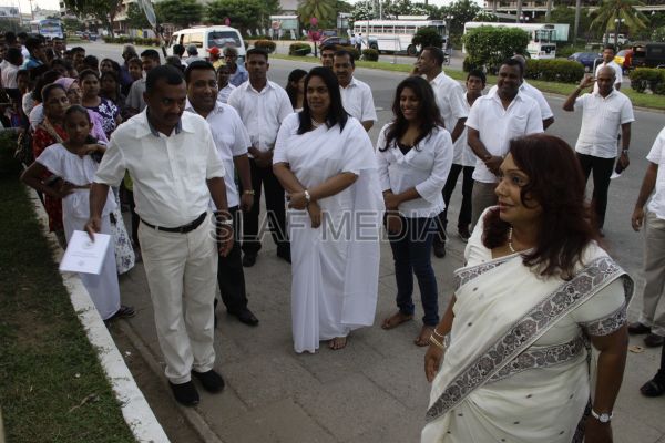 Wesak Bathi Gee Saraniya 2012
