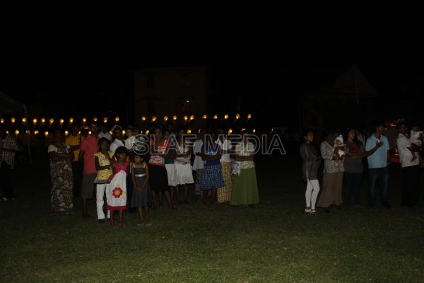 Wesak Bathi Gee Saraniya 2012