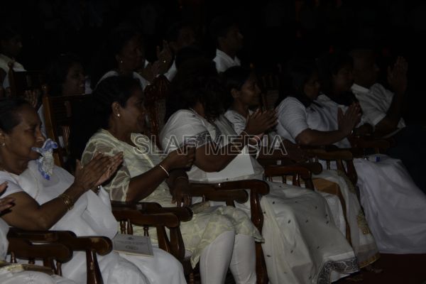 Wesak Bathi Gee Saraniya 2012