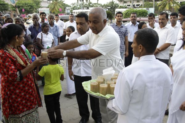 Wesak Bathi Gee Saraniya 2012