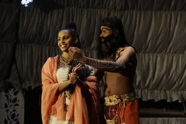 Wesak Bathi Gee Saraniya 2012