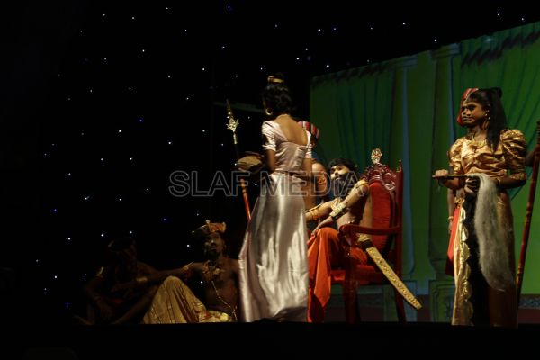 Wesak Bathi Gee Saraniya 2012